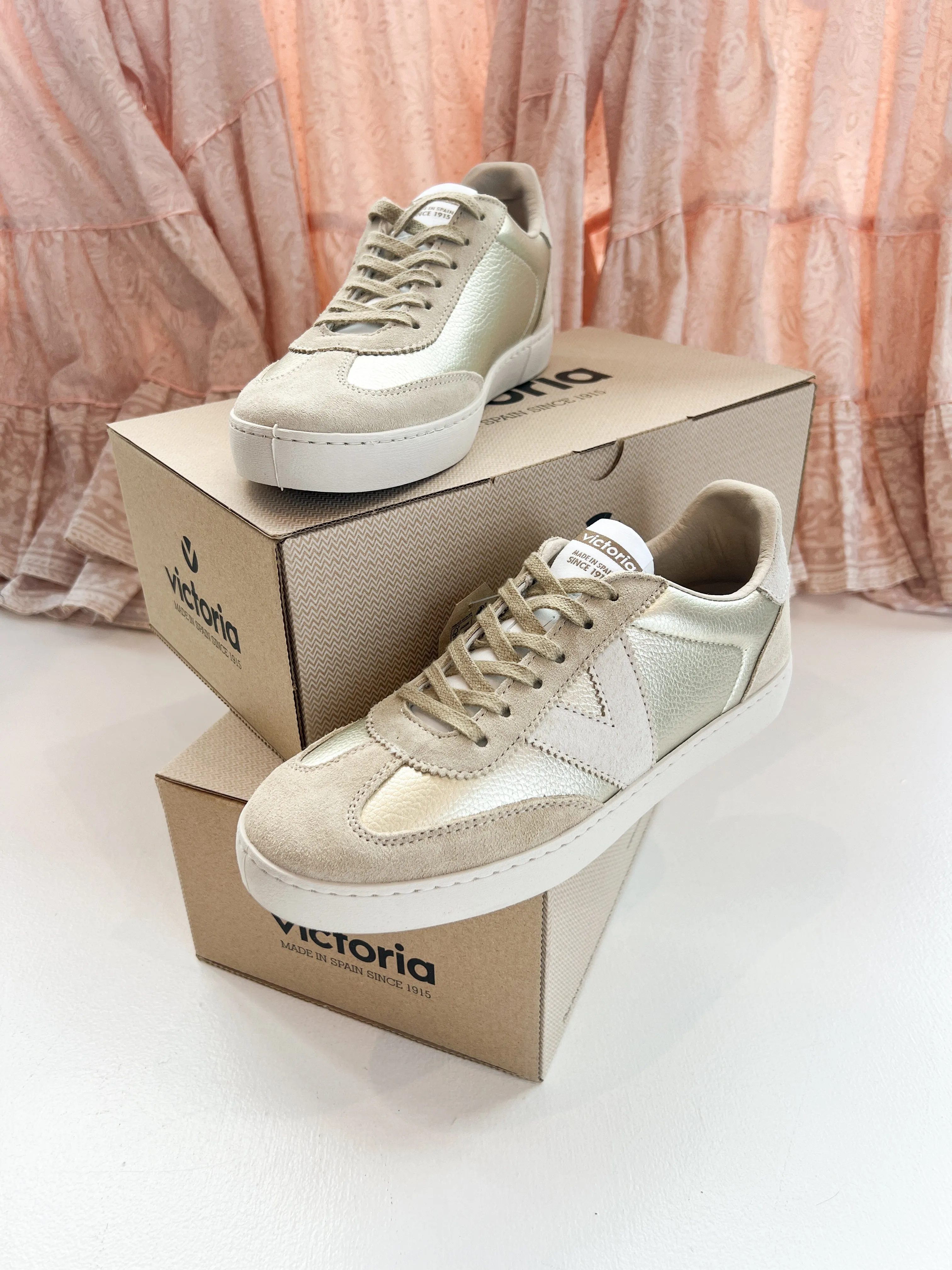 BerlÍn Leather Metallic Sneaker