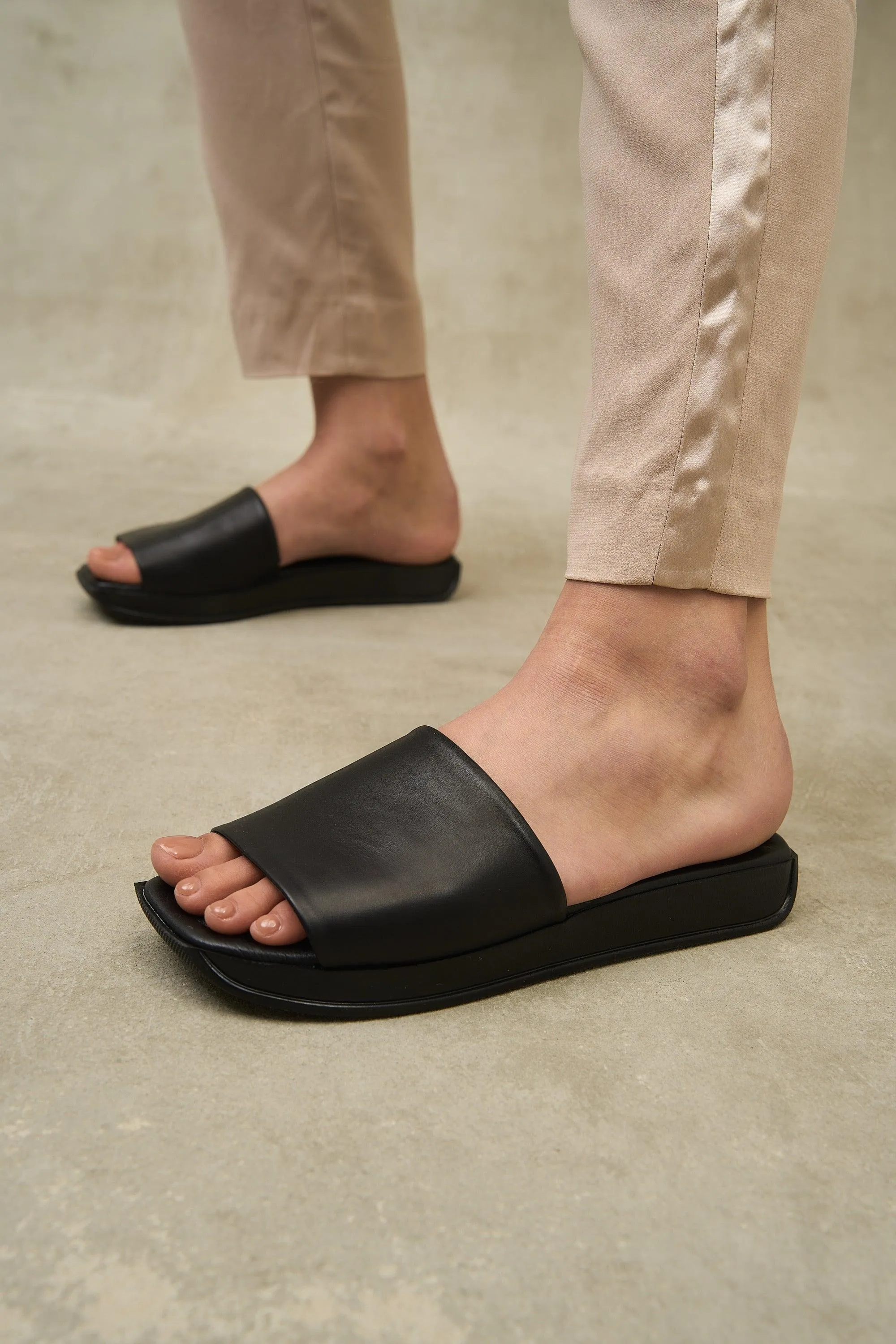 Whiz Slides - Beige